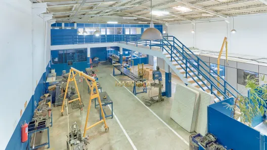 Galpão/Depósito/Armazém à venda, 725m² no Iná, São José dos Pinhais