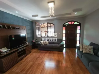 Casa com 3 Quartos à venda, 200m² no Tropical, Contagem