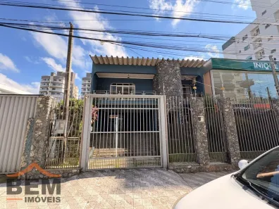 Casa com 3 Quartos para alugar, 334m² no São João, Itajaí