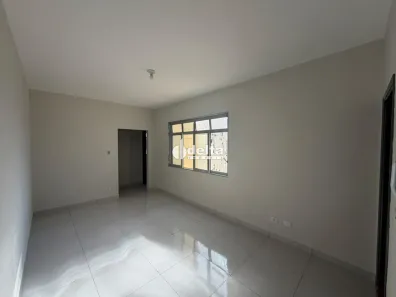 Apartamento com 3 Quartos para alugar, 140m² no Brasil, Uberlândia