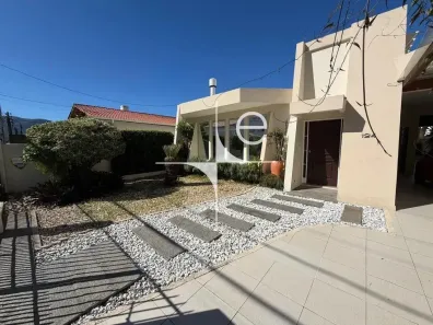 Casa com 3 Quartos para alugar, 150m² no Trindade, Florianópolis