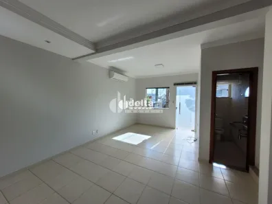Casa de Condomínio com 3 Quartos para alugar, 250m² no Bosque dos Buritis, Uberlândia