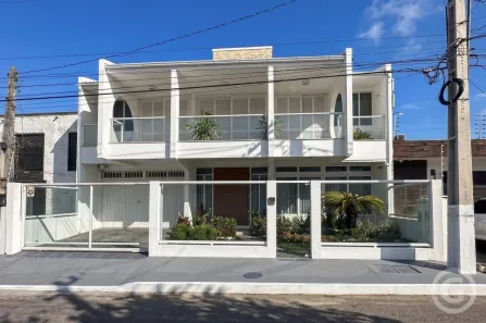Casa com 3 Quartos para alugar, 361m² no Campinas, São José