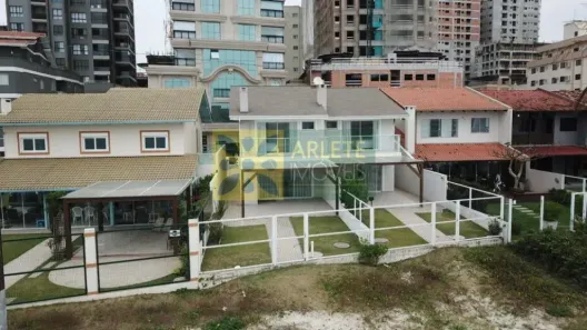 Casa com 3 Quartos à venda, 140m² no Balneário Perequê, Porto Belo
