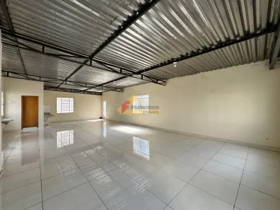 Sala Comercial para alugar, 136m² no Centro, Divinópolis