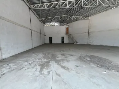 Galpão/Depósito/Armazém para alugar, 340m² no Pescaria, Maceió