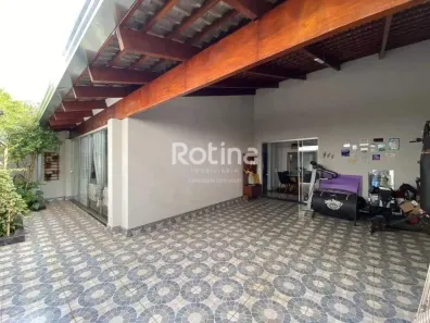 Casa com 3 Quartos para alugar, 229m² no Santa Luzia, Uberlândia
