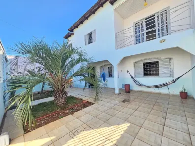 Casa com 4 Quartos à venda, 250m² no Setor Tradicional, Brasília