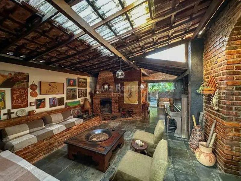 Casa com 5 quartos — Santa Lúcia, Belo Horizonte