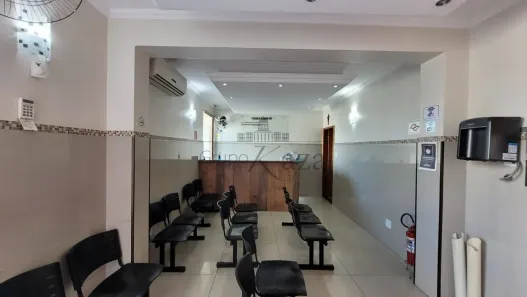 Prédio Comercial com 5 Quartos à venda, 144m² no Vila Pinheiro, Jacareí
