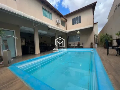 Casa com 5 Quartos à venda, 330m² no Taguatinga Norte, Brasília