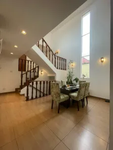 Casa com 4 Quartos para alugar, 248m² no Jardim Colombo, São Paulo