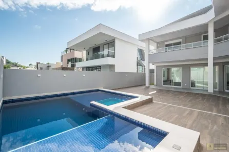 Casa de Condomínio com 5 Quartos para alugar, 400m² no Ariribá, Balneário Camboriú