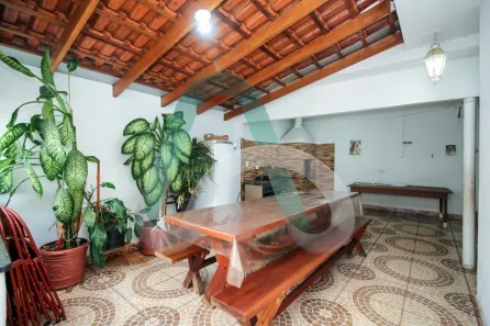 Casa com 4 Quartos à venda, 182m² no Jardim Adriana I, Londrina