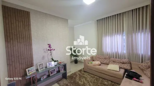 Casa com 4 Quartos à venda, 210m² no Laranjeiras, Uberlândia