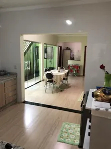 Casa com 2 Quartos à venda, 206m² no Jardim Tóquio, Maringá