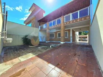 Sobrado com 5 Quartos à venda, 232m² no Centro, Caraguatatuba