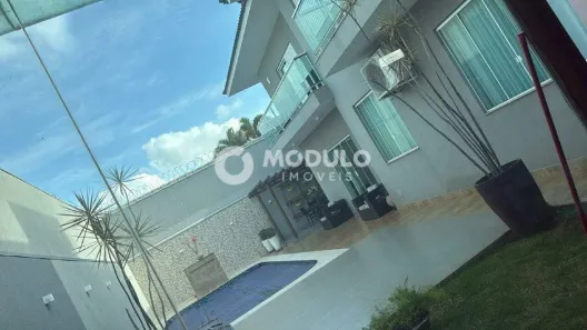 Casa com 3 Quartos à venda, 268m² no Jardim Karaíba, Uberlândia