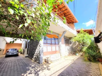Casa com 6 Quartos à venda, 140m² no Sagrada Família, Belo Horizonte