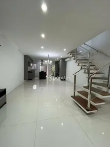 Casa com 3 Quartos para alugar, 323m² no Vila Mariana, São Paulo