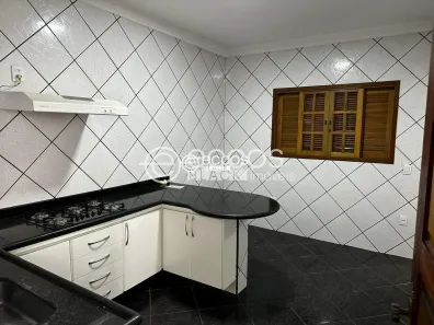 Casa com 3 Quartos à venda, 139m² no Jardim Patrícia, Uberlândia