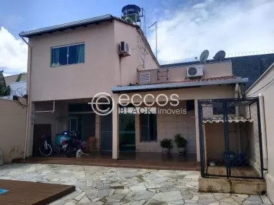 Casa com 3 Quartos à venda, 220m² no Daniel Fonseca, Uberlândia