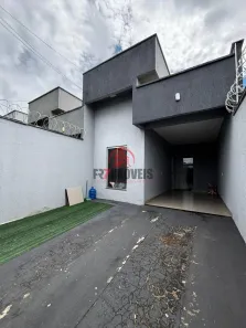 Casa com 3 Quartos à venda, 106m² no Vila Santa Helena, Goiânia