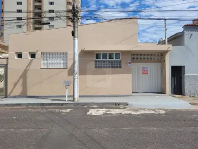 Casa com 3 Quartos para alugar, 150m² no Osvaldo Rezende, Uberlândia
