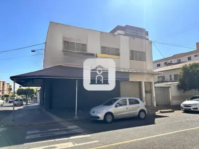Prédio Comercial à venda, 360m² no Santa Mônica, Uberlândia