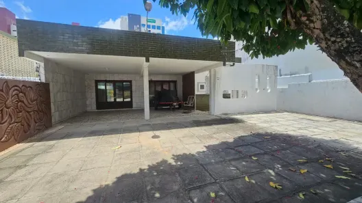 Casa com 5 Quartos à venda, 450m² no Candelária, Natal
