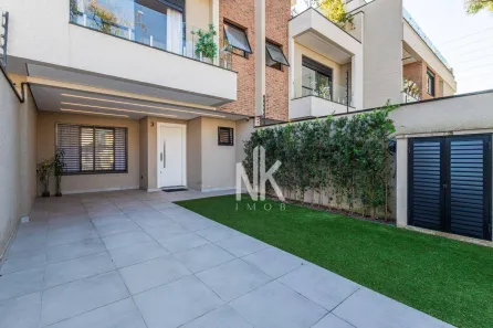 Sobrado com 3 Quartos à venda, 197m² no Água Verde, Curitiba