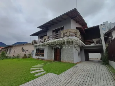 Casa com 5 Quartos para alugar, 453m² no Vila Baependi, Jaraguá do Sul