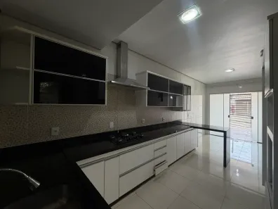 Casa de Condomínio com 3 Quartos à venda, 200m² no Capuava, Goiânia