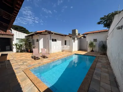 Casa com 4 Quartos à venda, 340m² no Jardim Karaíba, Uberlândia