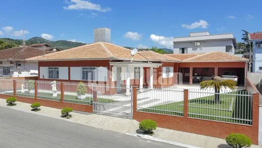 Casa com 3 Quartos à venda, 185m² no Primeiro de Maio, Brusque