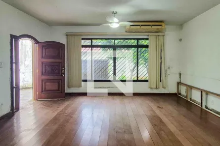 Casa com 5 Quartos à venda, 197m² no Vila Pirajussara, São Paulo