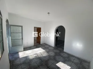 Casa com 2 Quartos à venda, 203m² no Planalto, Montes Claros
