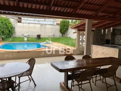 Casa com 3 Quartos à venda, 250m² no , Indiara