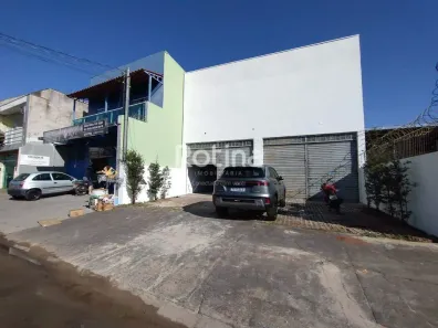 Galpão/Depósito/Armazém para alugar, 225m² no Jardim Patrícia, Uberlândia