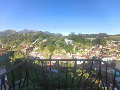 Casa com 4 Quartos à venda, 270m² no Valparaíso, Petrópolis