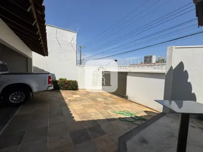 Sobrado com 4 Quartos à venda, 368m² no Vigilato Pereira, Uberlândia