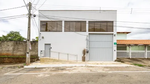 Galpão/Depósito/Armazém com 3 Quartos à venda, 430m² no Jardim Vitória, Goiânia