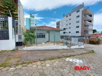 Casa com 5 Quartos para alugar, 190m² no Capoeiras, Florianópolis