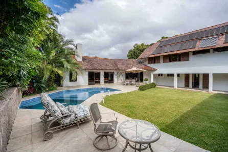 Casa de Condomínio com 4 Quartos à venda, 700m² no São Lourenço, Curitiba