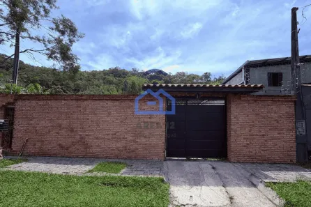 Casa com 3 Quartos para alugar, 219m² no Jardim Terralão, Caraguatatuba