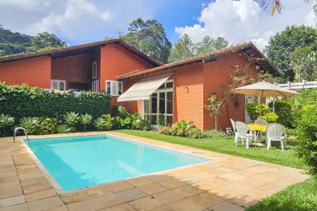 Casa com 4 Quartos à venda, 184m² no Pimenteiras, Teresópolis