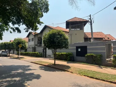 Apartamento com 2 Quartos para alugar, 40m² no Tiradentes, Campo Grande