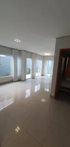 Sobrado com 3 Quartos para alugar, 160m² no Granja Marileusa, Uberlândia