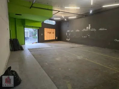 Galpão/Depósito/Armazém à venda, 587m² no Vila Bertioga, São Paulo