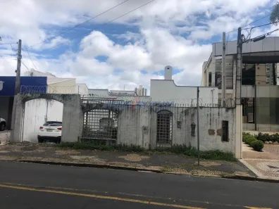 Sobrado com 4 Quartos para alugar, 250m² no Cambuí, Campinas